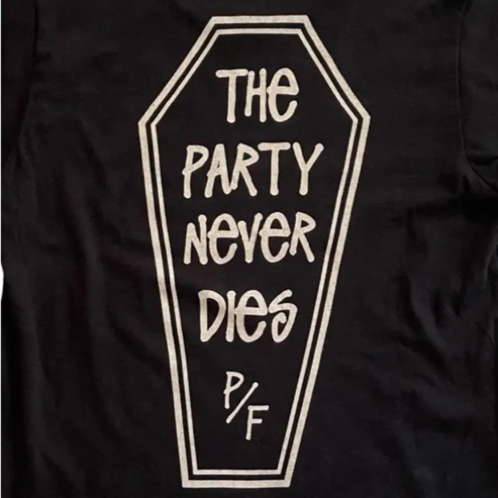 Goth Party Favor The Party Never Dies Coffin Tee Black Size Small